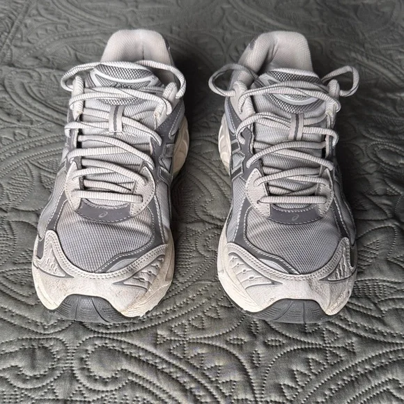 ASICS - Picture 2 of 6